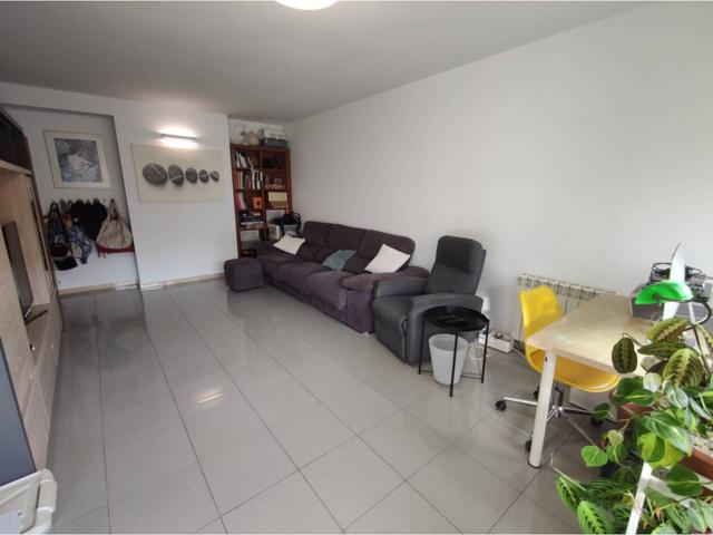 REF 17535 ZONA URBIS.- FANTÀSTICO PISO SEMINUEVO DE 3 HAB CON PKG INCLUIDO Y PISCINA COMUNITARIA! PREU: 245.000 € photo 0