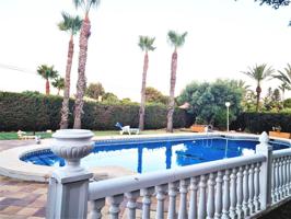 Fantástico Chalet con piscina en venta en Torrellano photo 0