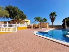 Sensacional chalet en venta en Partida Carrús, con dos naves y cabaña de invitados photo 0