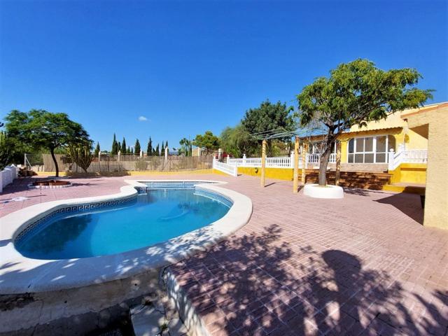 Sensacional chalet en venta en Partida Carrús, con dos naves y cabaña de invitados photo 0