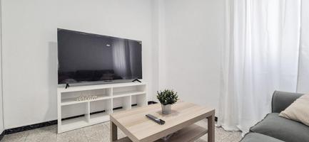 📢 ALQUILER DE HABITACIONES PARA ESTUDIANTES EN VIVIENDA REFORMADA – ZONA RAVAL - UNIVERSIDAD CEU SAN PABLO photo 0