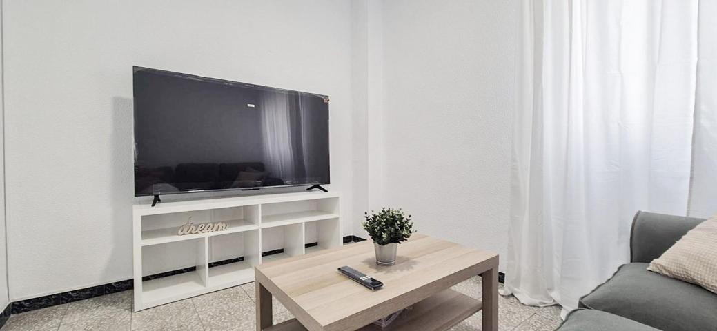 📢 ALQUILER DE HABITACIONES PARA ESTUDIANTES EN VIVIENDA REFORMADA – ZONA RAVAL - UNIVERSIDAD CEU SAN PABLO photo 0