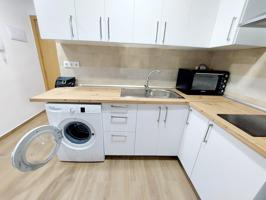 Céntrico apartamento reformado y luminoso. photo 0