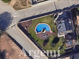 Terreno con espectacular piscina en Palau-solità i Plegamans photo 0