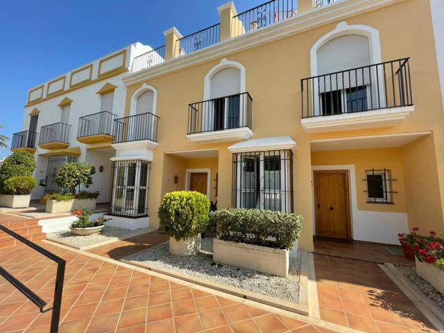 Chalet pareado en alquiler en Elviria photo 0