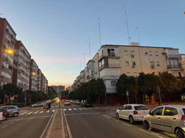 Piso en venta en El Plantinar-El Juncal-Avenida de la Paz(41005) photo 0
