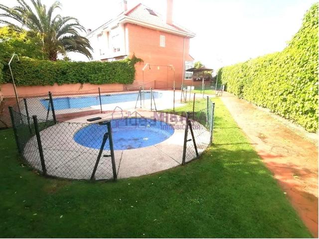 Unifamiliar Pareada En venta en Campodon, Villaviciosa De Odón photo 0