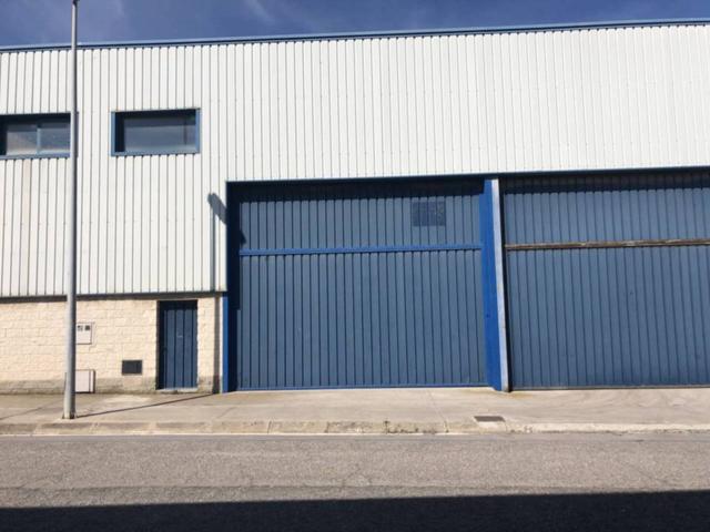 Nave comercial en alquiler en Cervera photo 0