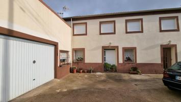 Gran vivienda con 8 habitaciones photo 0