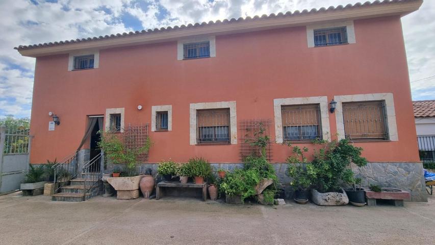 Chalet adosado con parcela de 2800m photo 0