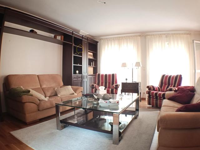 Piso moderno, 3 dormitorios, garaje y balcón, en el centro de Lorca photo 0