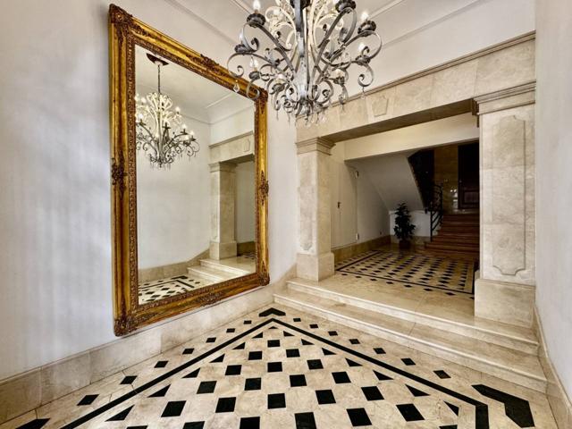 Elegante piso en alquiler en Plaça dels Patins photo 0