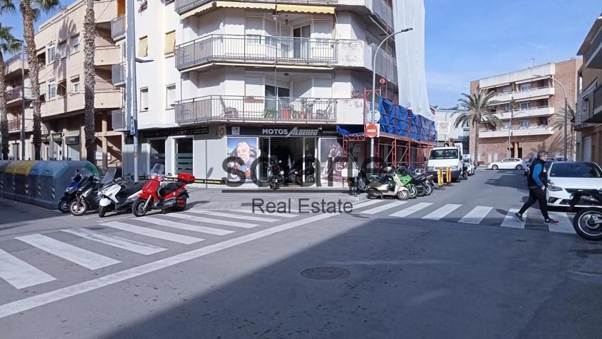 Local en venta en Sant Pere de Ribes de 130 m2 photo 0