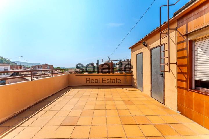 Edificio con vivienda, local y despacho en excelente estado photo 0