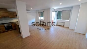 Tu nuevo hogar: piso reformado con parking en finca photo 0
