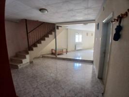 ¡Casa esquinera en venta en Terrassa! photo 0