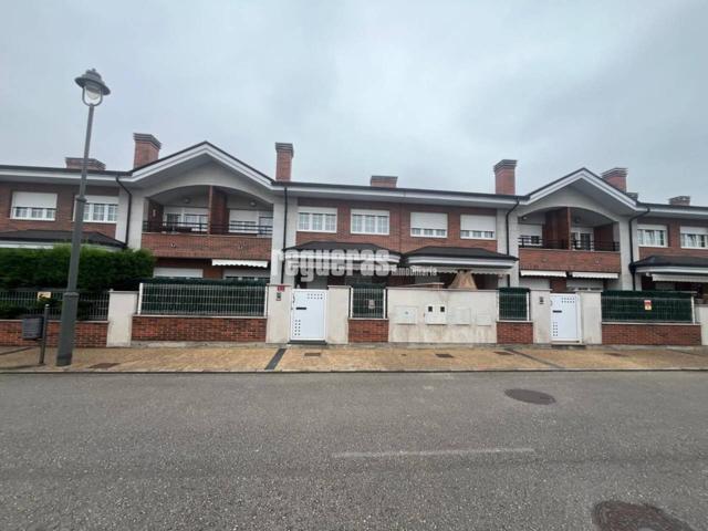 Alquiler Chalet Adosado en Urbanización Los Balagares – Tu Nuevo Hogar te Espera photo 0