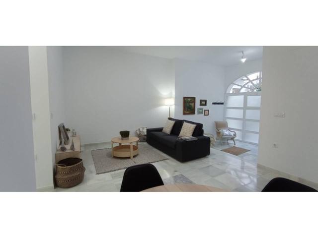 ALQUILER ANUAL magnifico bajo con precioso patio andaluz. photo 0