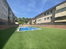 Piso de 3 hab., terraza y zona comunitaria con piscina en Els Monjos photo 0