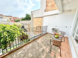 Casa con dos viviendas y garaje en el centro de Vilafranca del Penedès photo 0