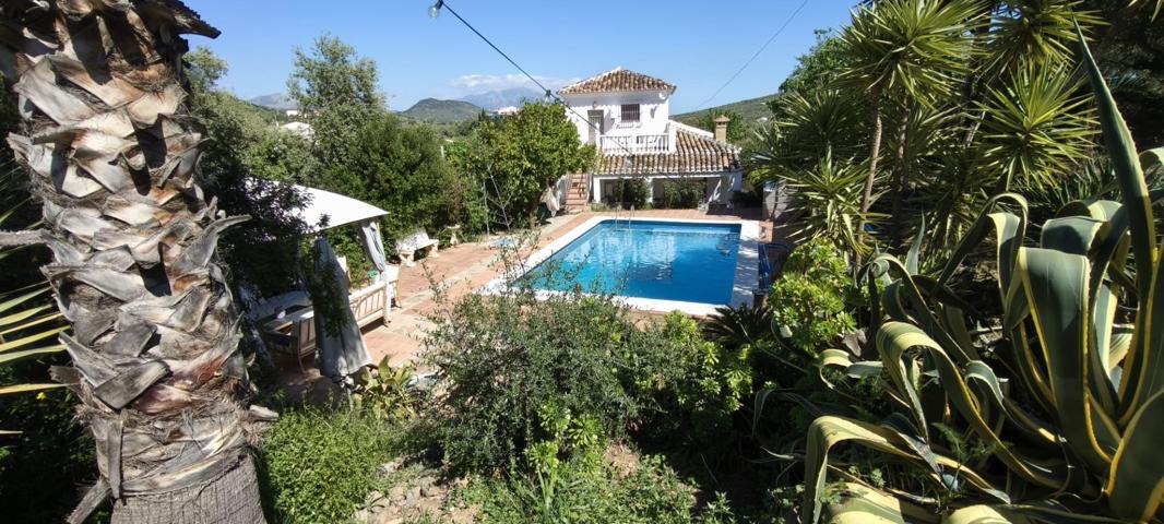 CHALET RUSTICO EN RIOGORDO photo 0
