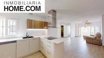 Vivienda exclusiva, totalmente reformada, lista para estrenar. Ubicación premium, zonas comunes, piscina, pista de tenis y 2 plazas de garaje incluidas en el precio. photo 0