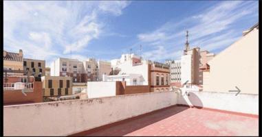 Gran Piso con Garaje, Trastero y Azotea en La Trinidad, Málaga – Ideal para Reformar y Potenciar su Valor photo 0