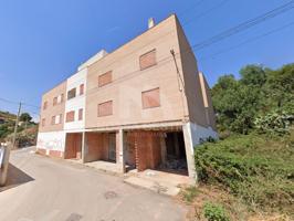 Oportunidad de Inversión: Viviendas en Edificio con Obra Parada en el Centro de Pedralba photo 0