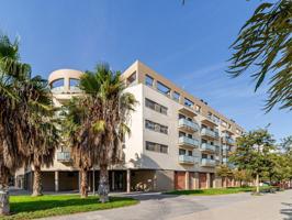 Oportunidad de Alquiler: Local en Ciutat Fallera, 219 m² con salida de humos y gran visibilidad photo 0
