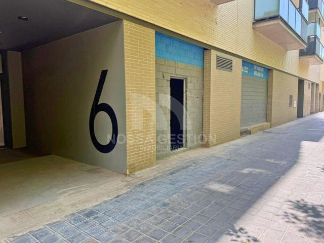 Oportunidad de Alquiler: Local en Ciutat Fallera, 219 m² con Salida de Humos y gran visibilidad photo 0
