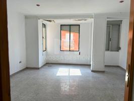Piso de 3 dormitorios en Gandía, céntrico y bien comunicado - PARA REFORMAR photo 0