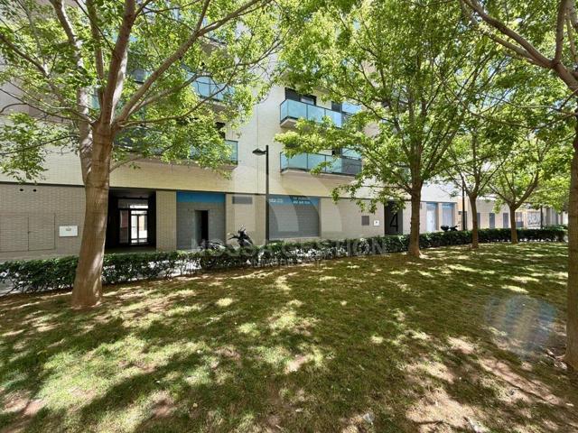 ALQUILER LOCAL COMERCIAL con salida de humos en Ciutat Fallera (Valencia) photo 0