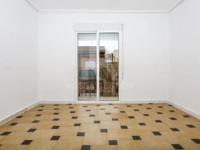 Oportunidad Inmobiliaria: Se Vende Piso en Rentabilidad en Torrefiel: Alquilado hasta Marzo 2026 photo 0