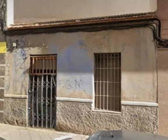 OPORTUNIDAD CASA PARA REFORMAR CERCA DE LA AVENIDA photo 0