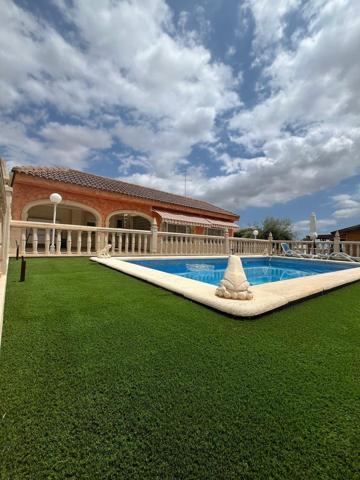FABULOSO CHALET EN ZONA RESIDENCIAL photo 0