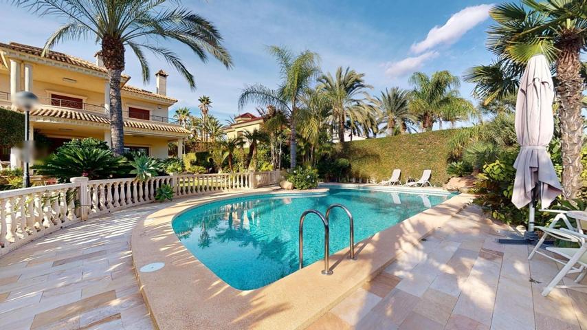 EXCLUSIVO CHALET EN URBANIZACION DON BALBINO photo 0