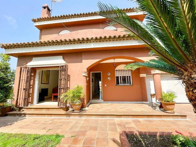 SE VENDE CHALET EN URBANIZACIÓN CERROMOLINO photo 0
