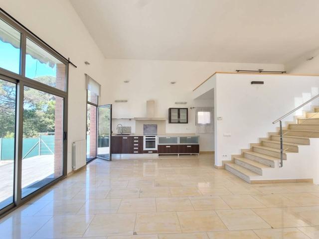 Casa en venta en Vilanova del Vallès photo 0