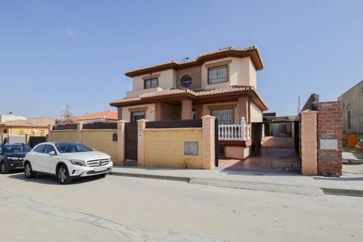 Precioso chalet de más de 270 metros de vivienda sobre una bonita y cuadrada parcela de 532 metros. photo 0