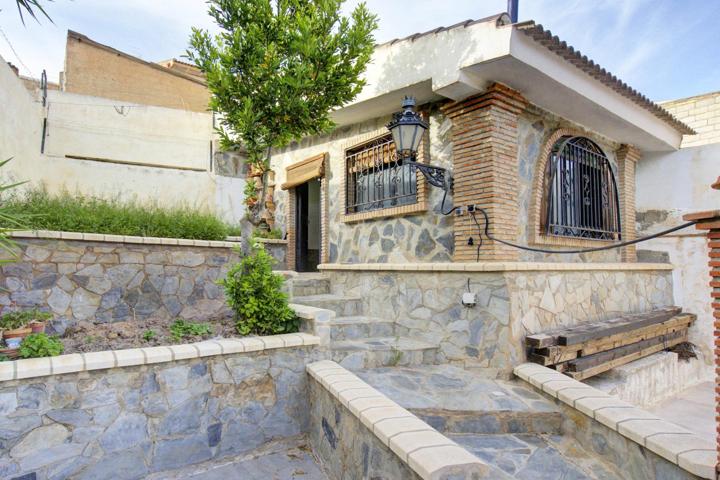 Espléndida casa en Padul con cochera, gran patio y terraza photo 0