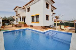¡Impresionante chalet dividido en dos viviendas! photo 0