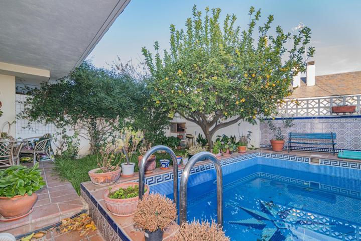 Magnífica adosada con piscina privada photo 0