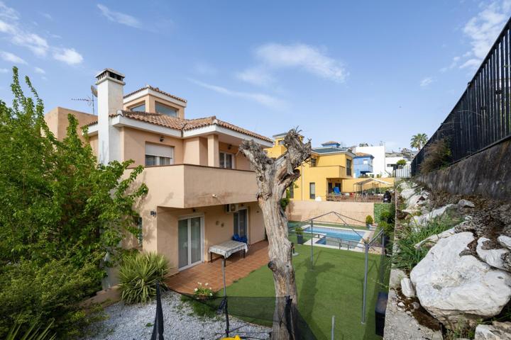 Unifamiliar En venta en Altos De La Zubia, La Zubia photo 0