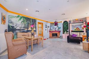 GRAN CASA ADOSADA EN PULIANAS – ¡LISTA PARA ENTRAR A VIVIR! photo 0