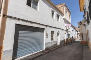 VIVIENDA DANDO A DOS CALLES EN EL CENTRO DE ALHENDIN!! photo 0