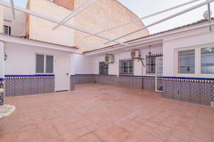 VENTA DE CASA EN EL CENTRO DE LAS GABIAS + LOCAL COMERCIAL photo 0