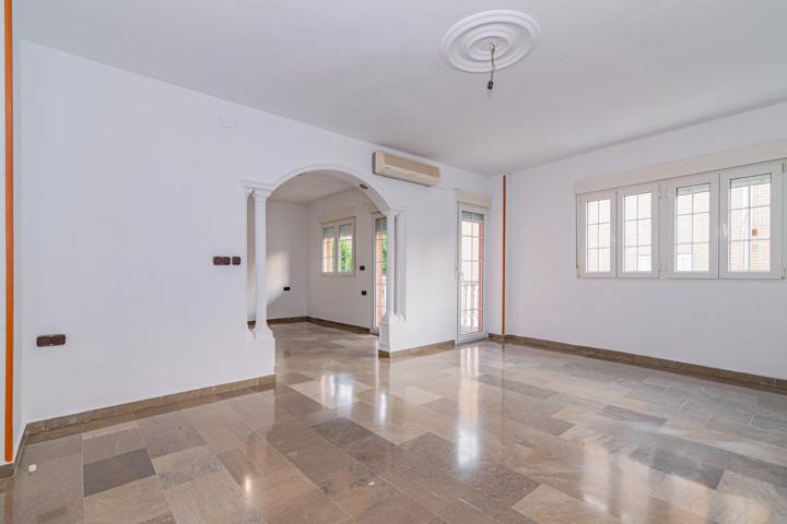 VENTA DE CASA EN EL CENTRO DE LAS GABIAS + LOCAL COMERCIAL photo 0