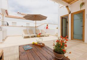 ¡Descubre tu nuevo hogar en el encantador casco histórico de Salobreña! 🌊🏡 photo 0