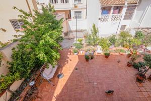PRECIOSA CASA EN EL CENTRO DE OGÍJARES – AMPLIA, LUMINOSA, JARDÍN photo 0