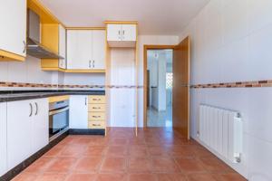 Gran chalet pareado con piscina comunitaria detrás de la Ruta del Veleta photo 0